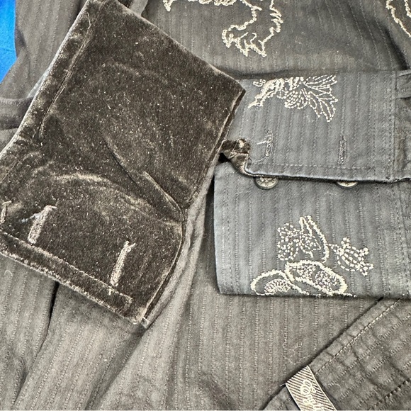 English Laundry Black Embroidered Gothic Winged Crest Dress Shirt | Size Small - Picture 14 of 16